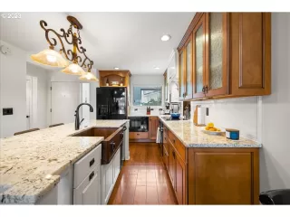 Photo #6: 23283115 Listing