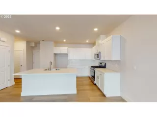 Photo #5: 23283450 Listing