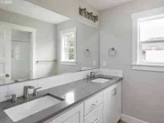 Photo #5: 23284839 Listing