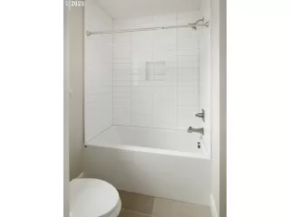 Photo #6: 23284839 Listing
