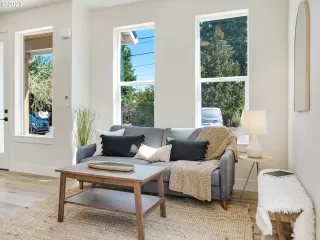 Photo #4: 23285456 Listing