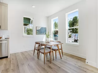 Photo #6: 23285456 Listing