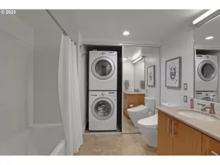 Photo #4: 23285954 Listing