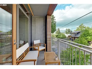 Photo #6: 23285954 Listing