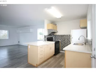 Photo #2: 23286324 Listing