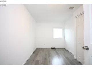 Photo #6: 23286324 Listing