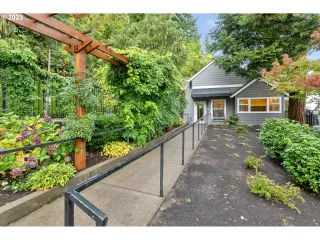 Photo #3: 23287373 Listing