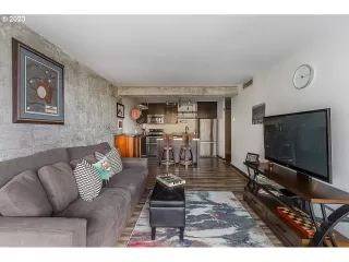 Photo #3: 23287815 Listing 