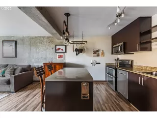 Photo #5: 23287815 Listing 