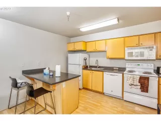 Photo #4: 23288090 Listing