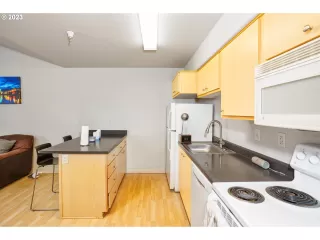 Photo #5: 23288090 Listing