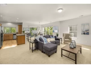 Photo #4: 23288338 Listing