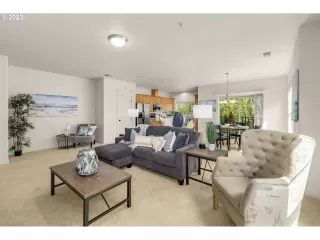 Photo #5: 23288338 Listing