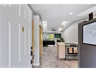 Photo #2: 23289283 Listing