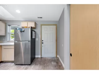 Photo #3: 23289283 Listing