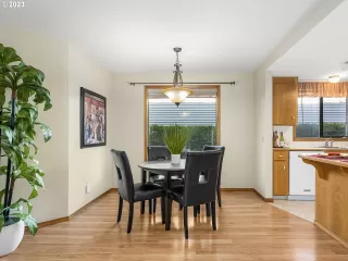 Photo #4: 23289825 Listing