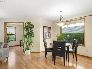 Photo #5: 23289825 Listing