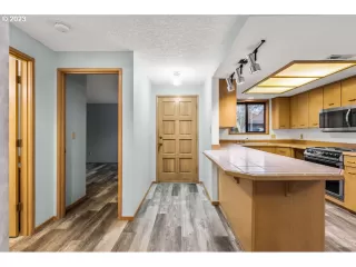 Photo #2: 23289991 Listing 