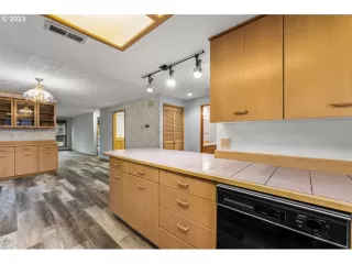 Photo #5: 23289991 Listing 