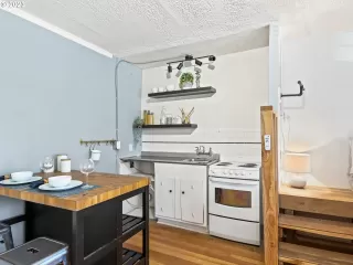 Photo #4: 23290221 Listing