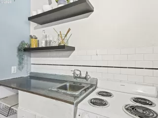 Photo #5: 23290221 Listing