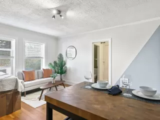 Photo #6: 23290221 Listing