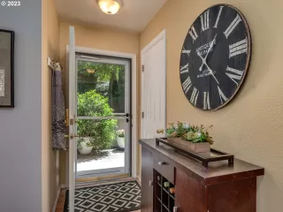 Photo #2: 23290388 Listing