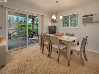 Photo #5: 23290388 Listing