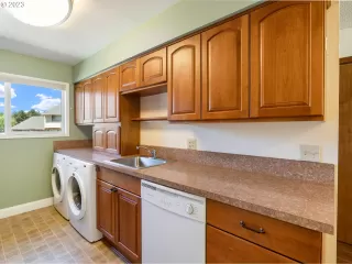 Photo #5: 23291070 Listing