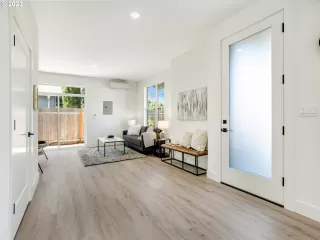 Photo #6: 23291109 Listing