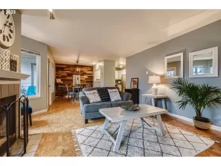 Photo #5: 23291672 Listing