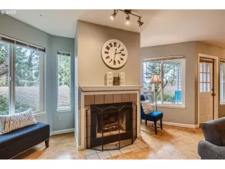 Photo #6: 23291672 Listing