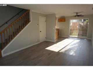 Photo #4: 23292290 Listing