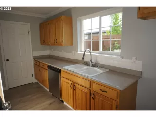 Photo #6: 23292290 Listing