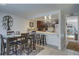 Photo #4: 23292325 Listing