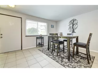 Photo #5: 23292325 Listing