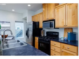 Photo #4: 23292330 Listing