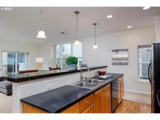 Photo #5: 23292330 Listing