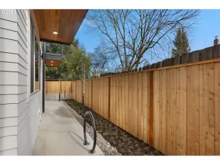 Photo #2: 23293116 Listing