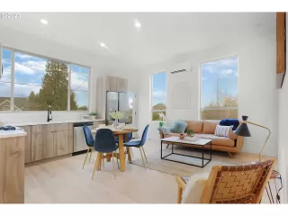 Photo #6: 23293116 Listing