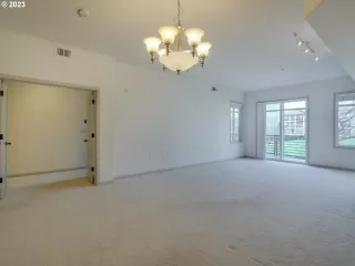 Photo #4: 23293130 Listing