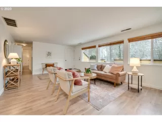 Photo #4: 23294485 Listing