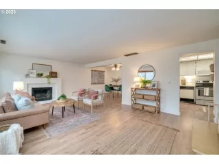 Photo #6: 23294485 Listing