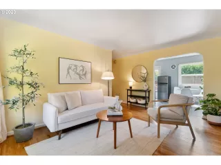 Photo #3: 23297841 Listing