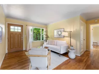 Photo #4: 23297841 Listing