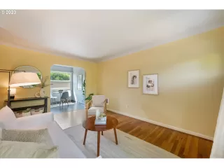 Photo #5: 23297841 Listing