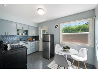 Photo #6: 23297841 Listing