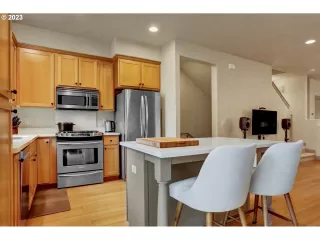 Photo #2: 23298151 Listing