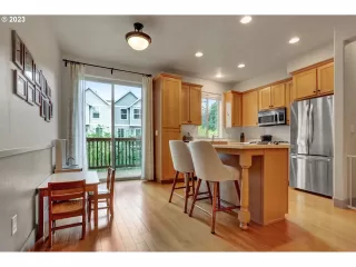 Photo #4: 23298151 Listing