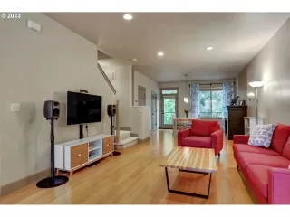 Photo #6: 23298151 Listing